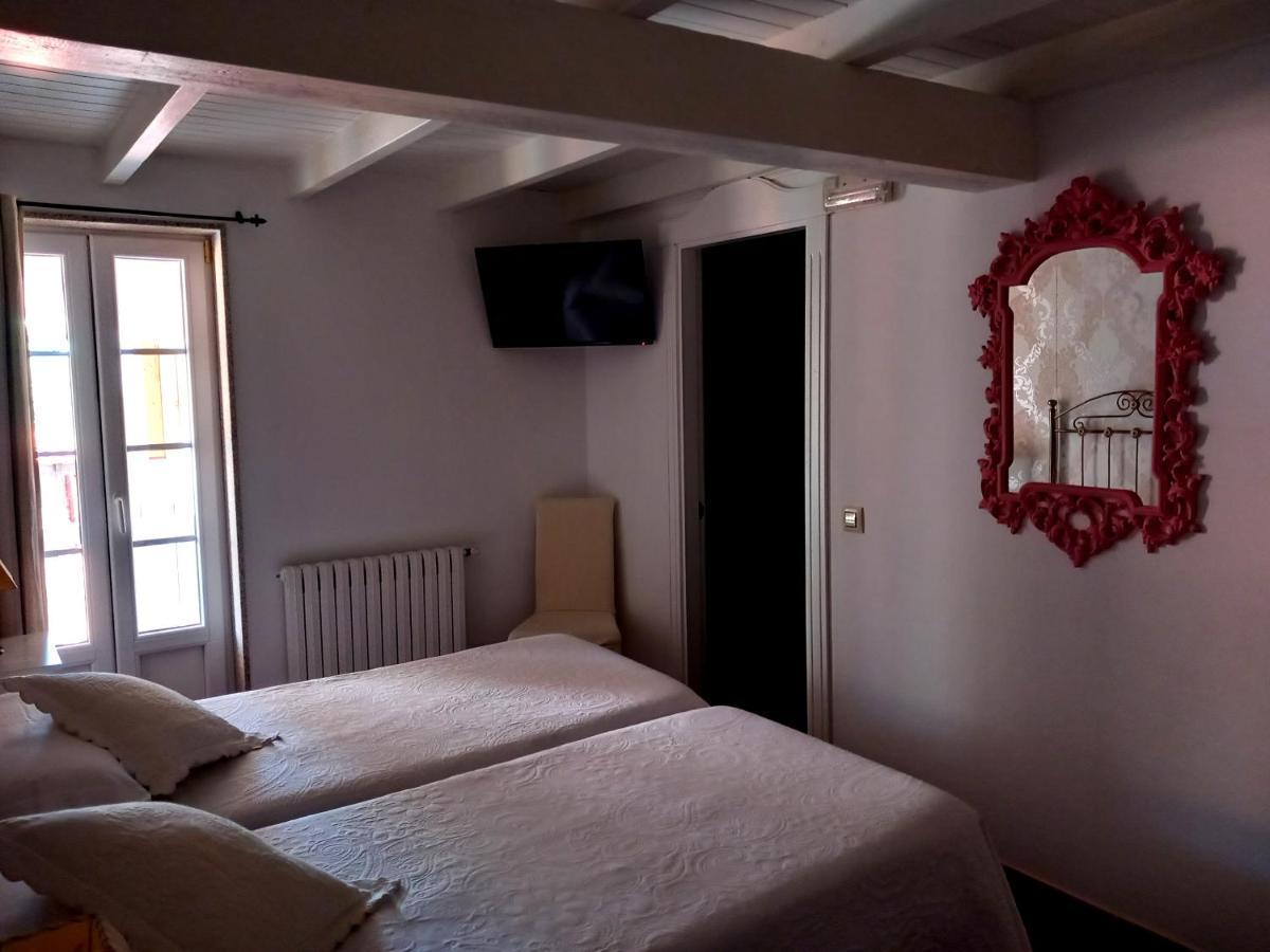Hotel Puerto Arnela Камариньяс Экстерьер фото