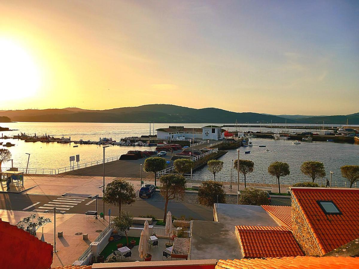 Hotel Puerto Arnela Камариньяс Экстерьер фото